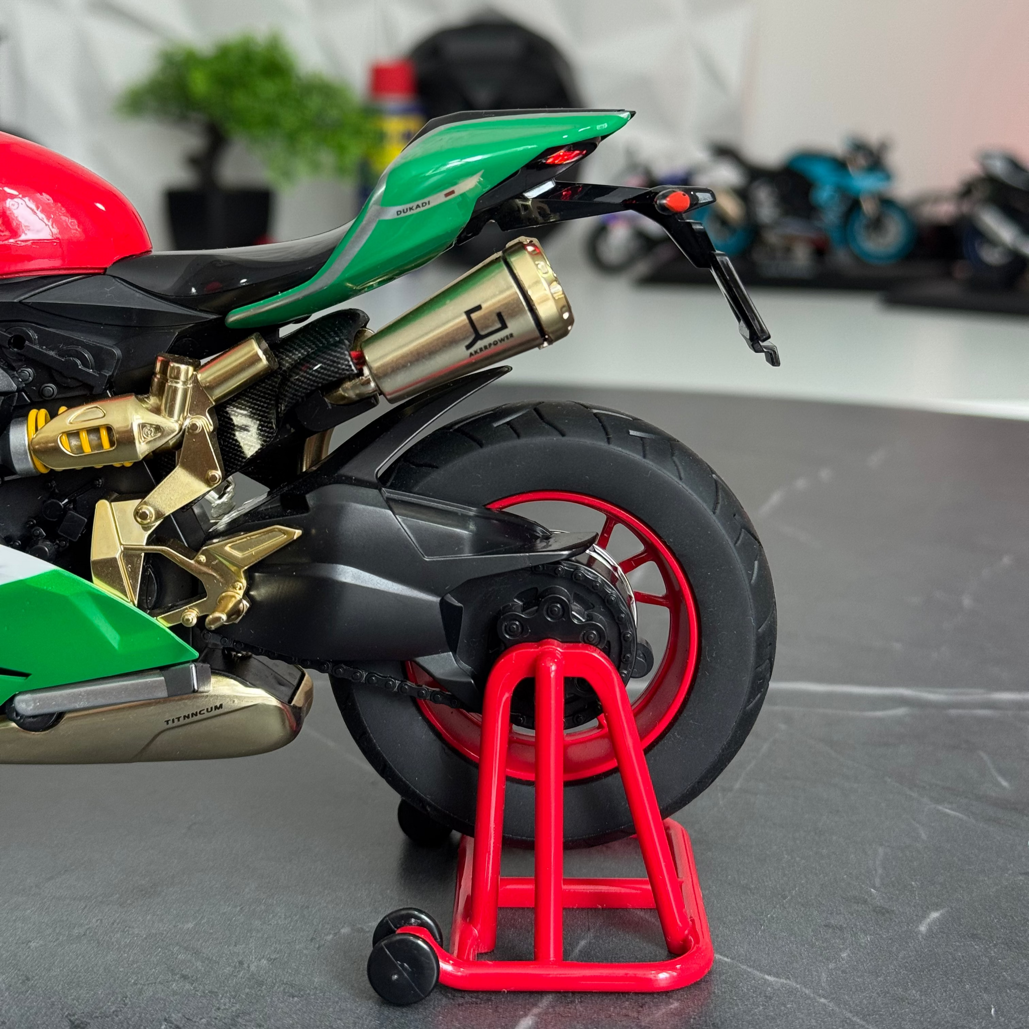 1:9 Ducat 1199 - With Smoke