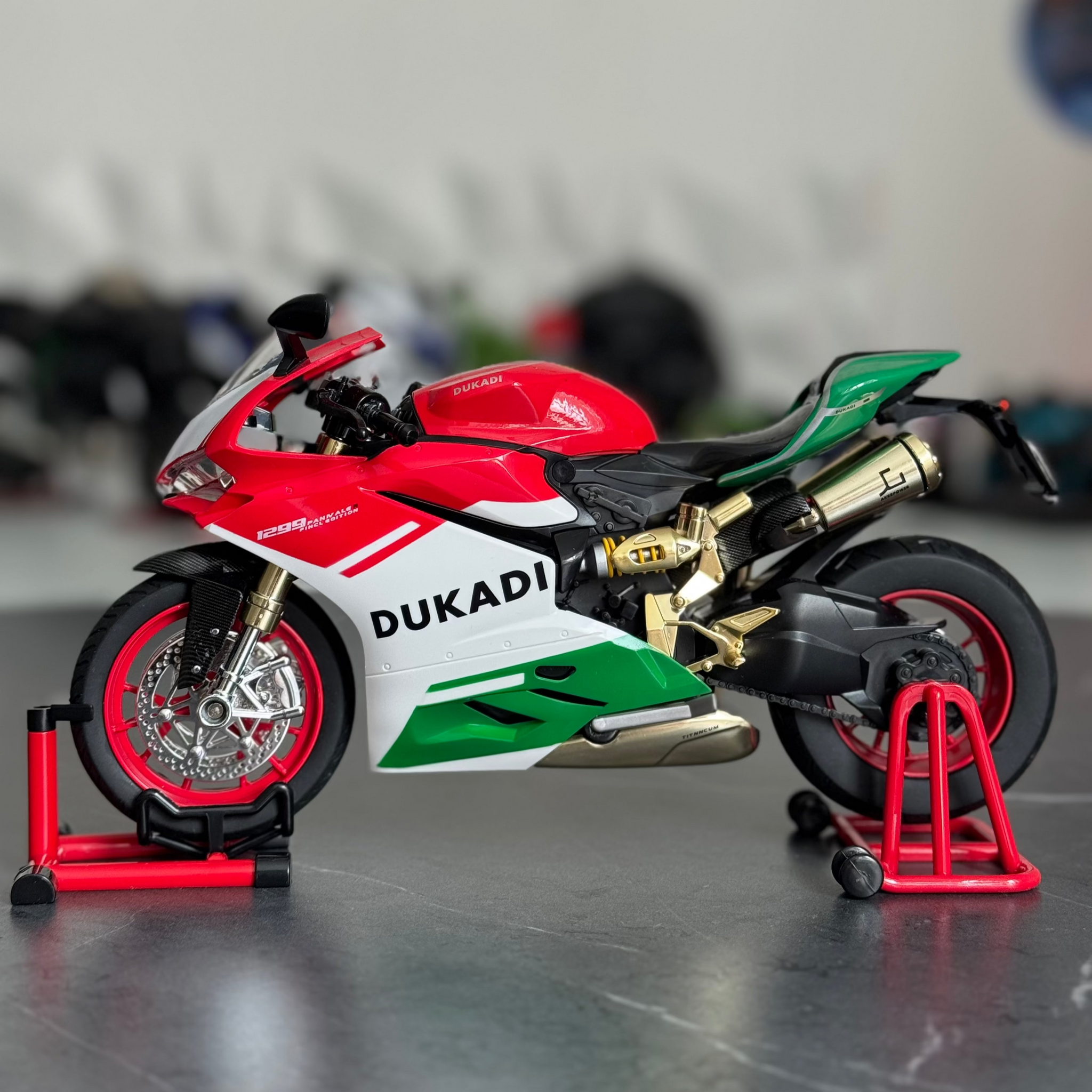 1:9 Ducat 1199 - With Smoke