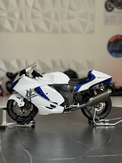 1:6 GSX-1300R (With Smoke) NEW