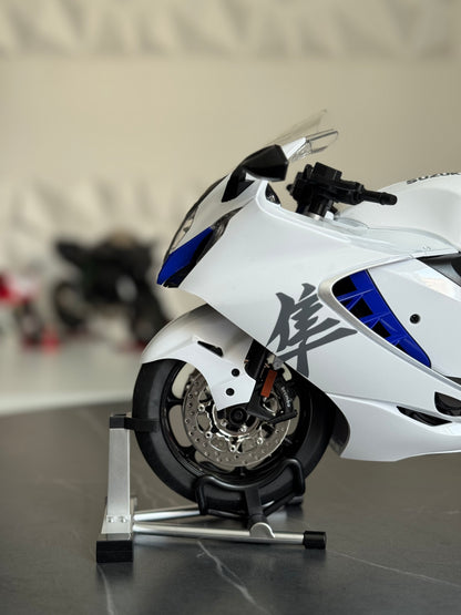 1:6 GSX-1300R (With Smoke) NEW