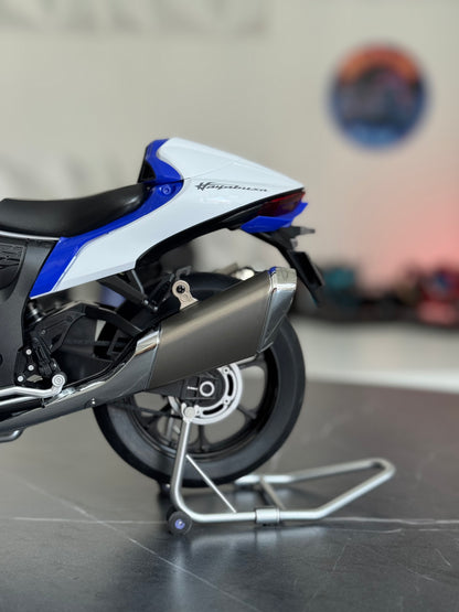 1:6 GSX-1300R (With Smoke) NEW
