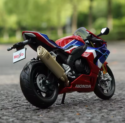 1:12  CBR 1000RR-R Fireblade