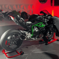1:6 Ninja H2R (With Smoke)