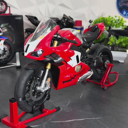 1:6 Ducat V4s - With Smoke